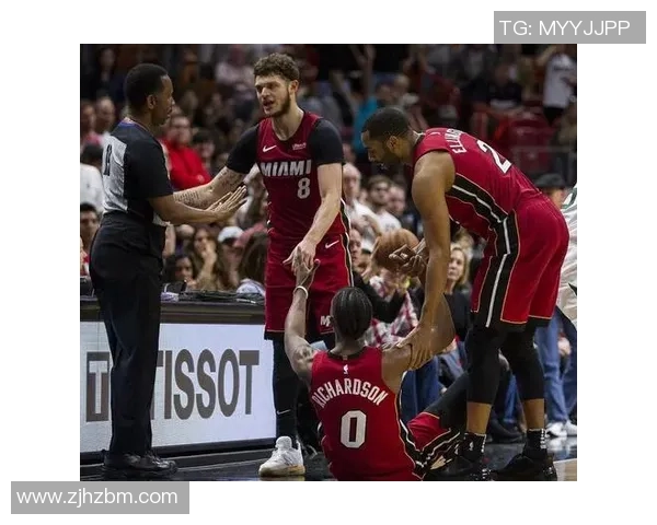 热火与爵士激战正酣文字直播全程追踪精彩瞬间 热火与爵士激战正酣文字直播全程追踪精彩瞬间